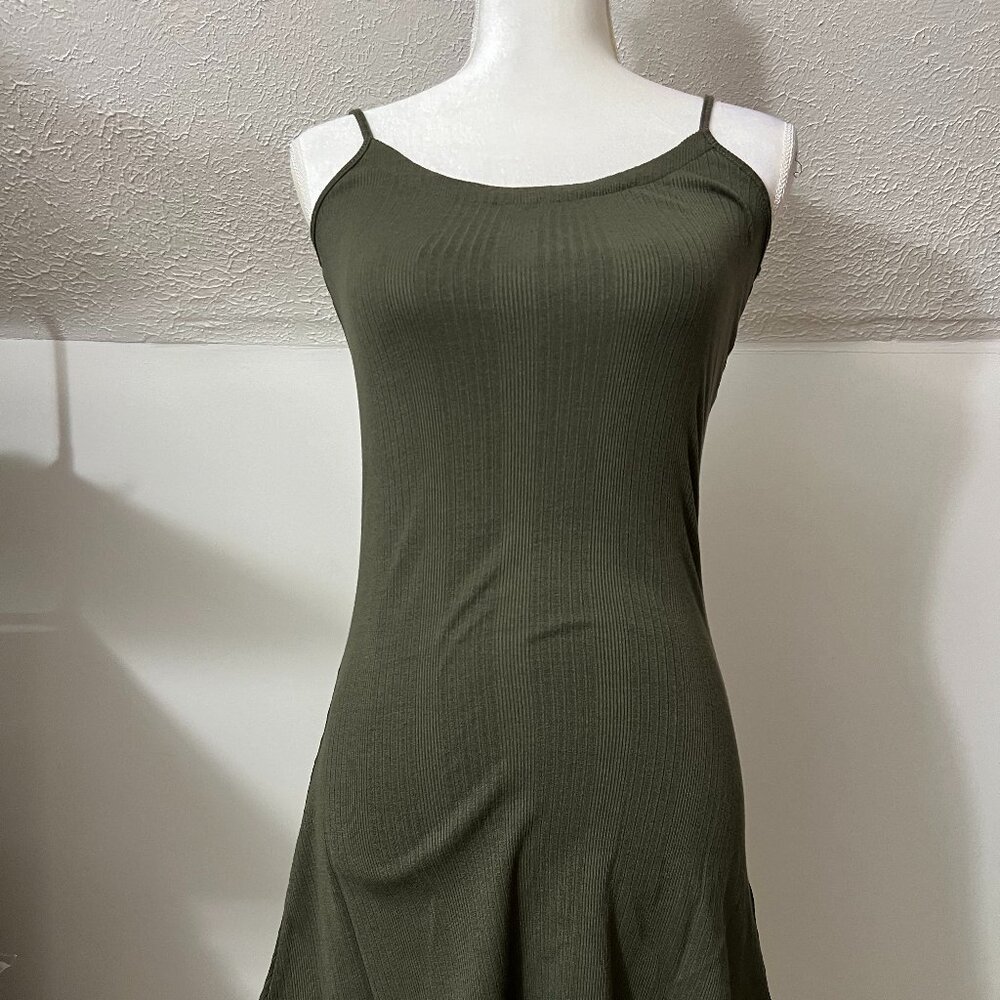 NWT Olivaceous Criss Cross Back Dress - Green - Size Medium